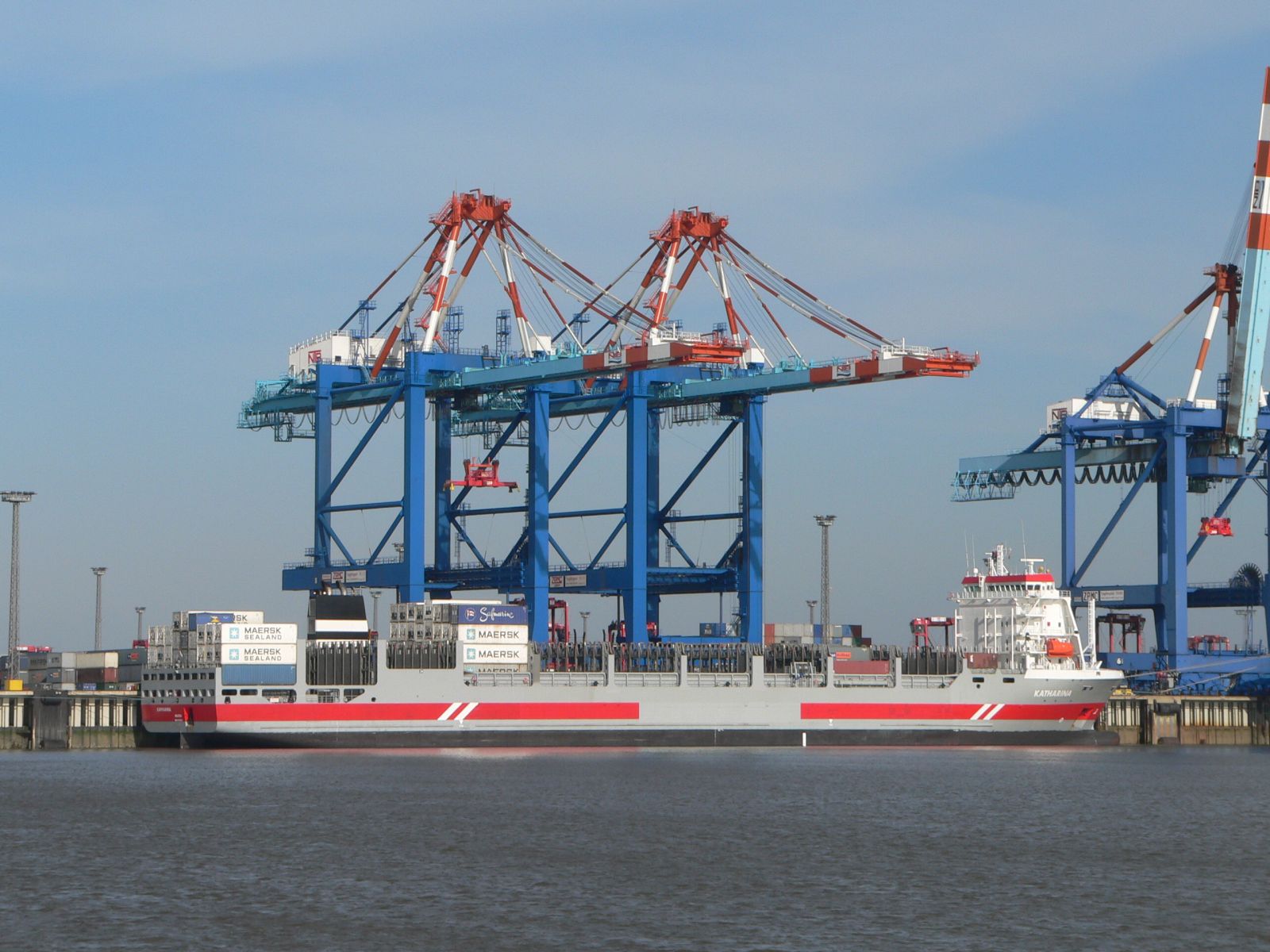 福建福州集裝箱裝卸橋廠家求真務(wù)實