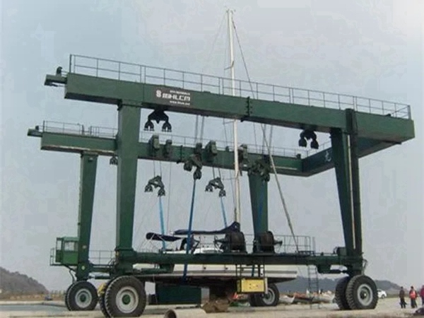 江蘇蘇州游艇搬運機廠家游艇搬運機運行安全穩(wěn)定    