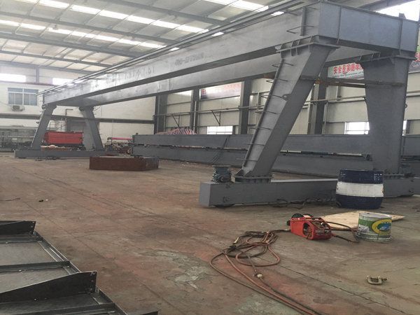 江蘇泰州克令吊廠家 抗風(fēng)抗震設(shè)計(jì)克令吊應(yīng)對(duì)惡劣海況